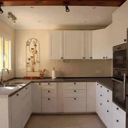 فيلة With Pool And Summer Kitchen *