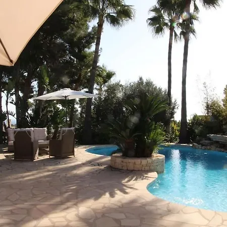 With Pool And Summer Kitchen بينيسا