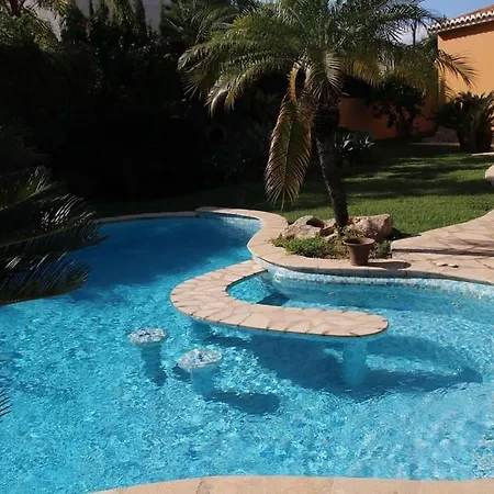 فيلة With Pool And Summer Kitchen